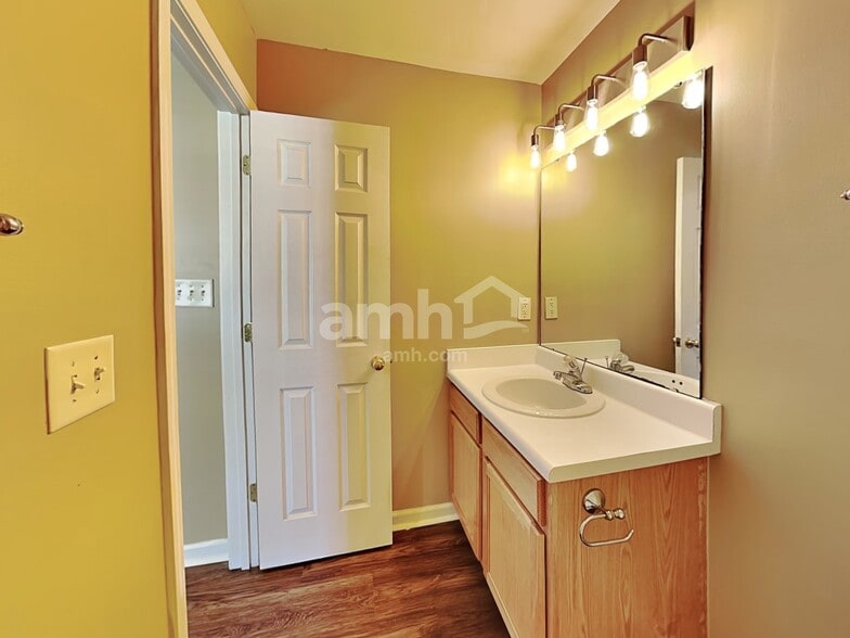 Building Photo - 205 N Fuquay Springs Ave