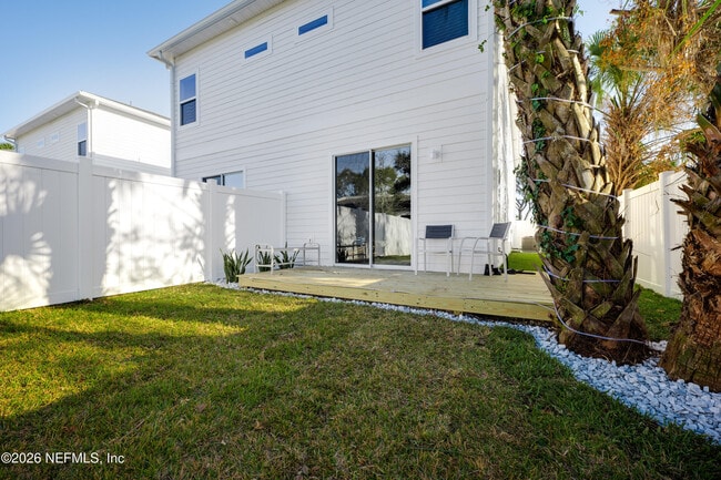 Building Photo - 817 7th Ave N