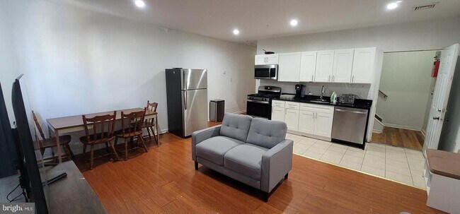 Primary Photo - 418 N 41st St