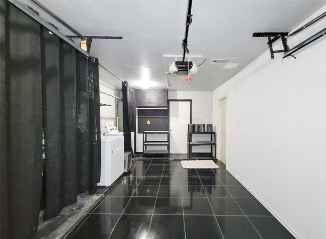 Building Photo - 3434 Almondwood Dr