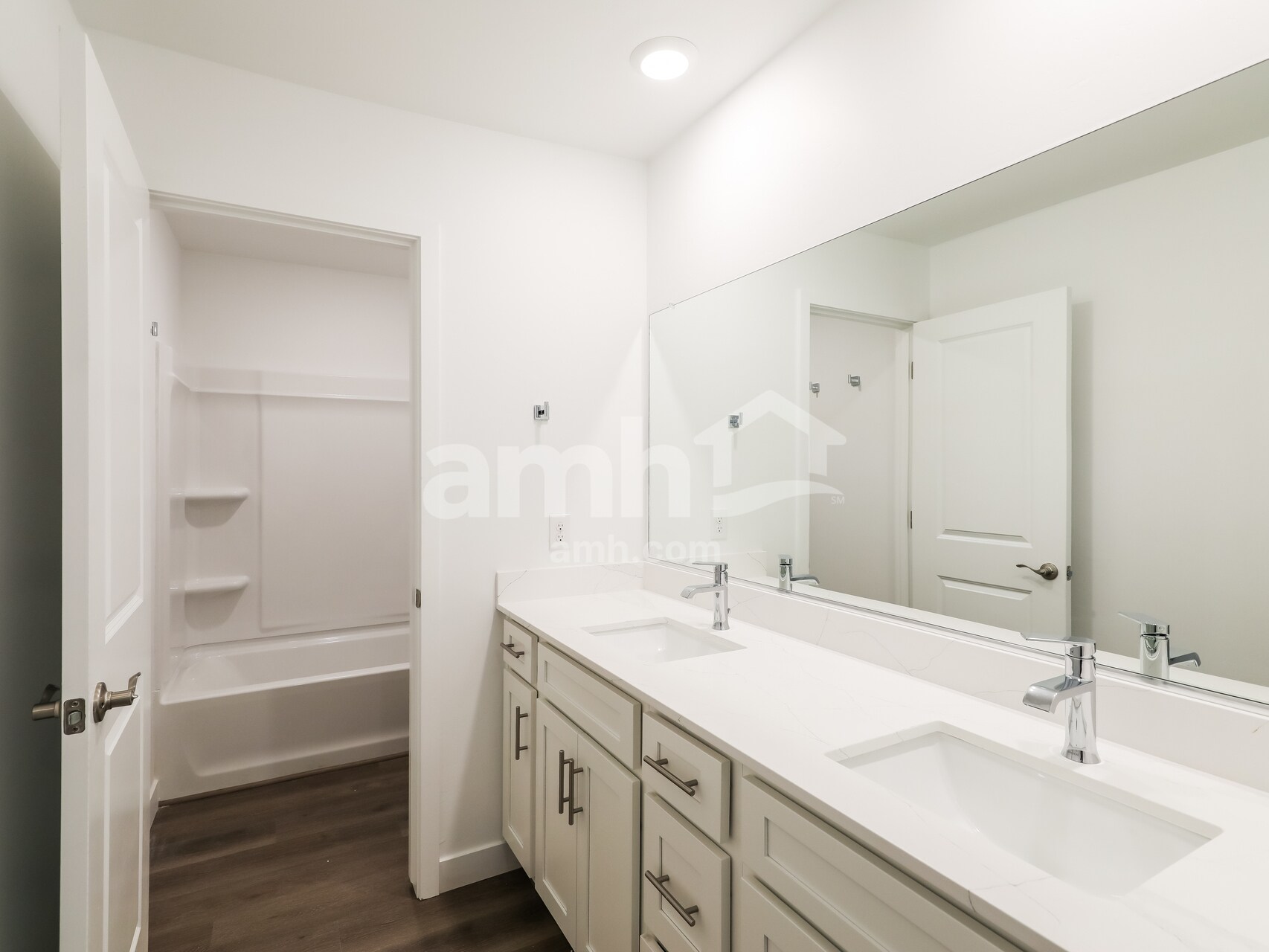 Building Photo - 6119 W Calle Lingo
