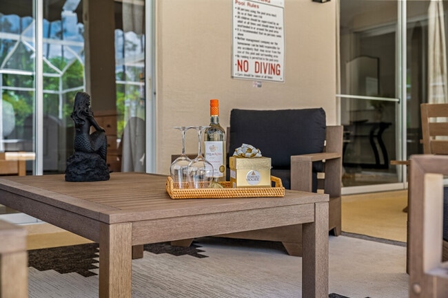 Building Photo - 412 N Hampton Dr