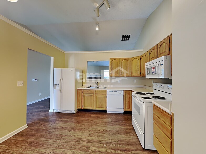 Building Photo - 17151 Shadoan Way