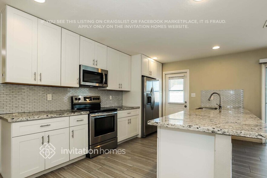 Building Photo - 2520 E Manhatton Dr