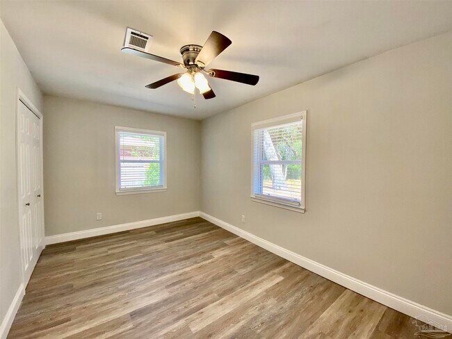 Building Photo - 402 Fairpoint Dr