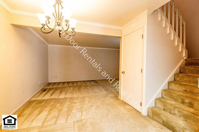 Building Photo - 15110 Tally Ho Dr