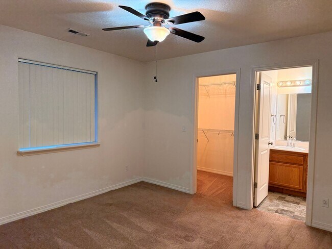 Building Photo - Home in the Landings