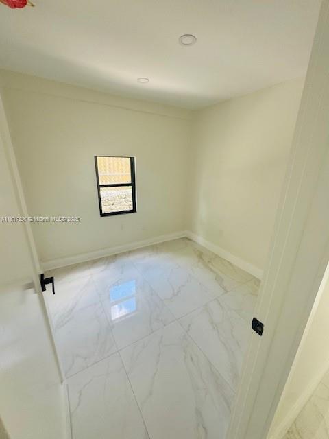 Building Photo - 905 SW 13th Ct