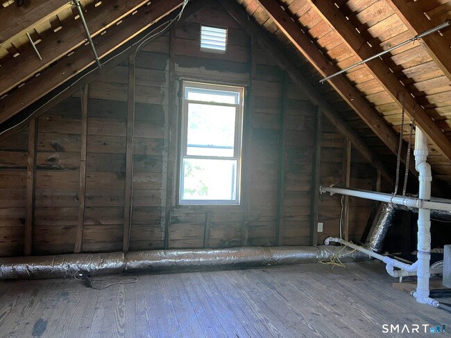 Building Photo - 162 Red Mountain Ave
