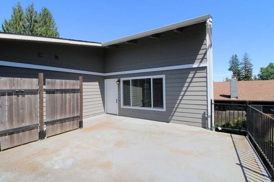 Building Photo - 6214 SE 51st Ave