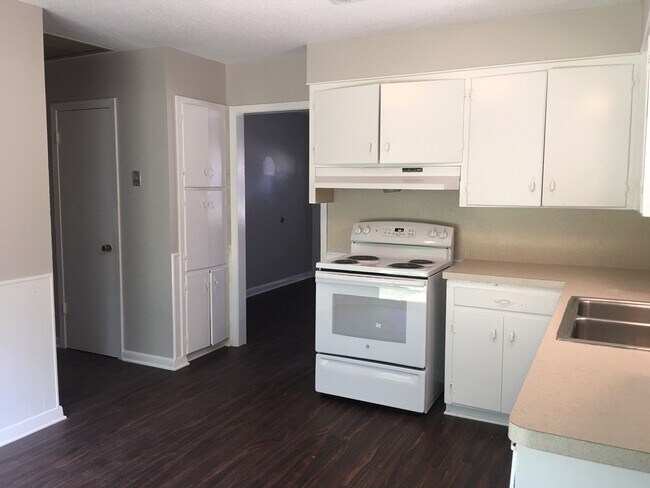 Building Photo - LINWOOD- section 8 approved
