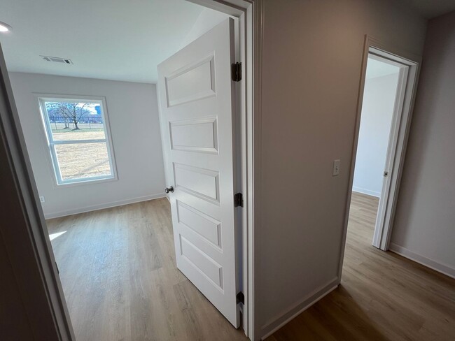 Building Photo - Newly Built 3 Bedroom 2 Bathroom Home in E...