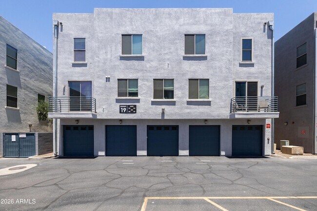 Building Photo - 615 E Portland St