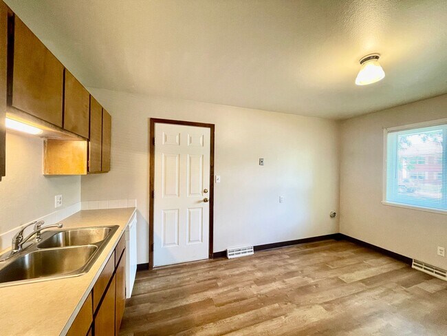 Building Photo - 1113-1115 Hays St