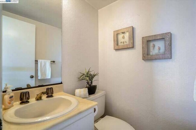 attached private bath - 3226 Guillermo Pl