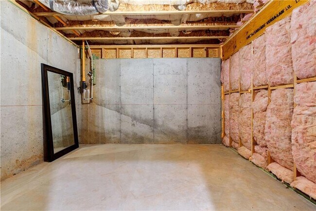 Building Photo - 156 Adams Cir