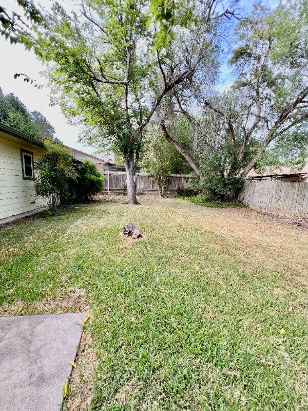 Building Photo - 13806 Wood Breeze