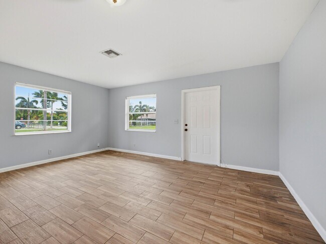 Building Photo - 3561 Oberon Ave