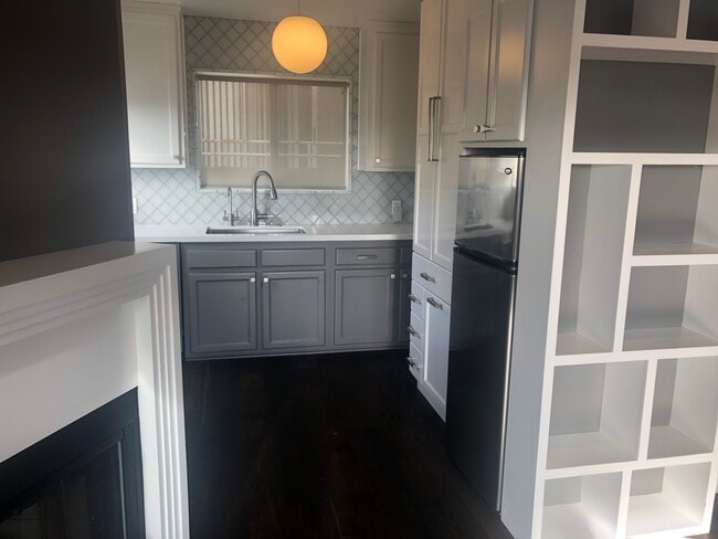 kitchen - 1428 Hermosa Ave