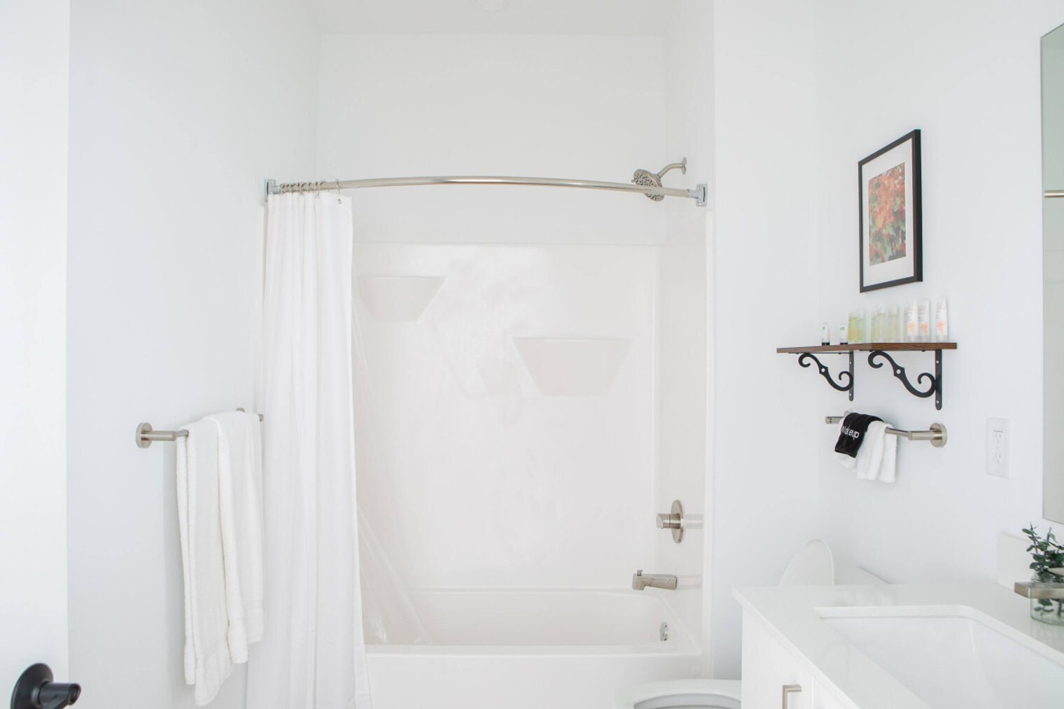 Building Photo - 1237 N Van Buren St