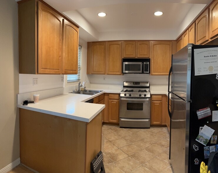 Kitchen, newly renovated - 11646 Chenault St