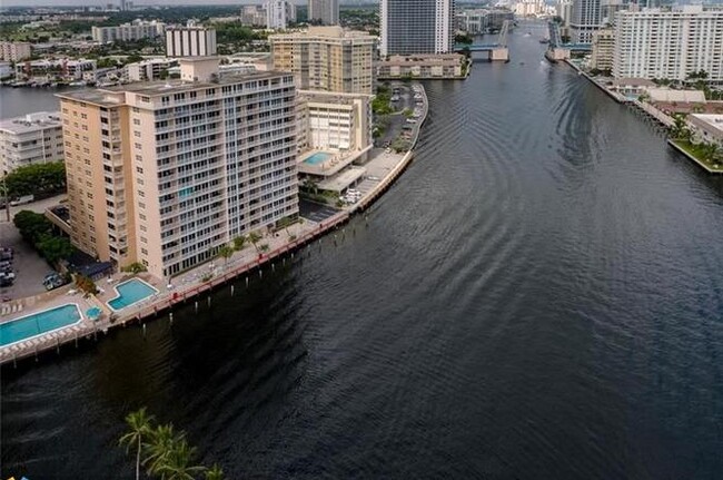 Building Photo - 121 Golden Isles Dr