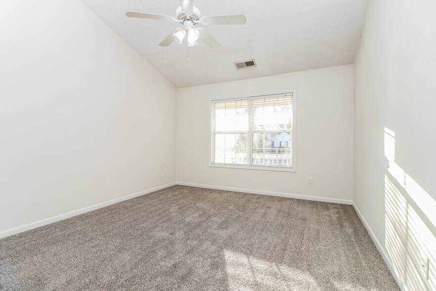 Building Photo - 215 Overlook Dr