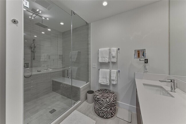 Building Photo - 275 1st Ave S