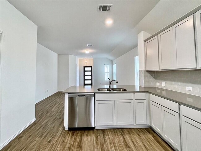 Building Photo - 126 Canley Lp