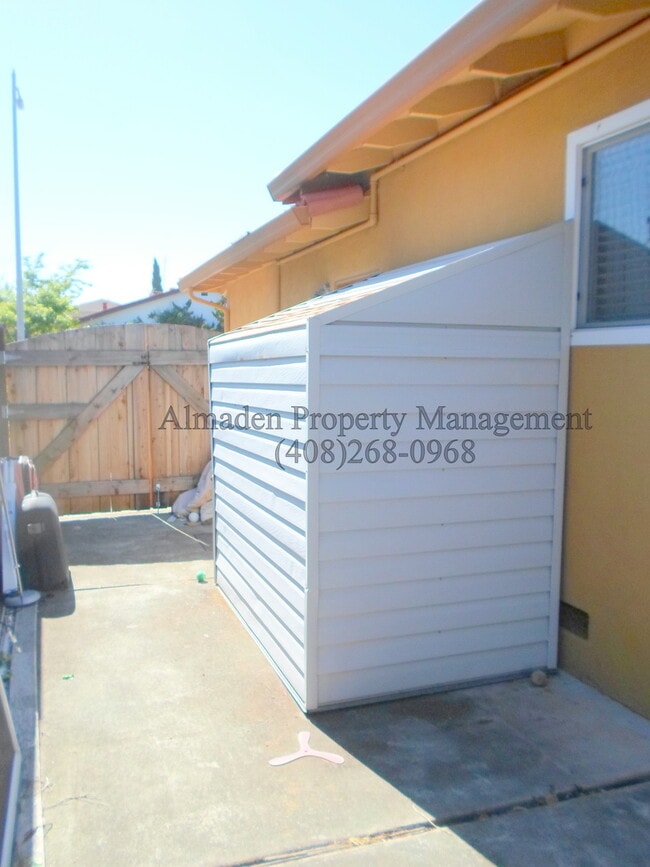 Building Photo - Remodeled Almaden Home near Foothills!! Great Schools, Central A/C & Pool!!