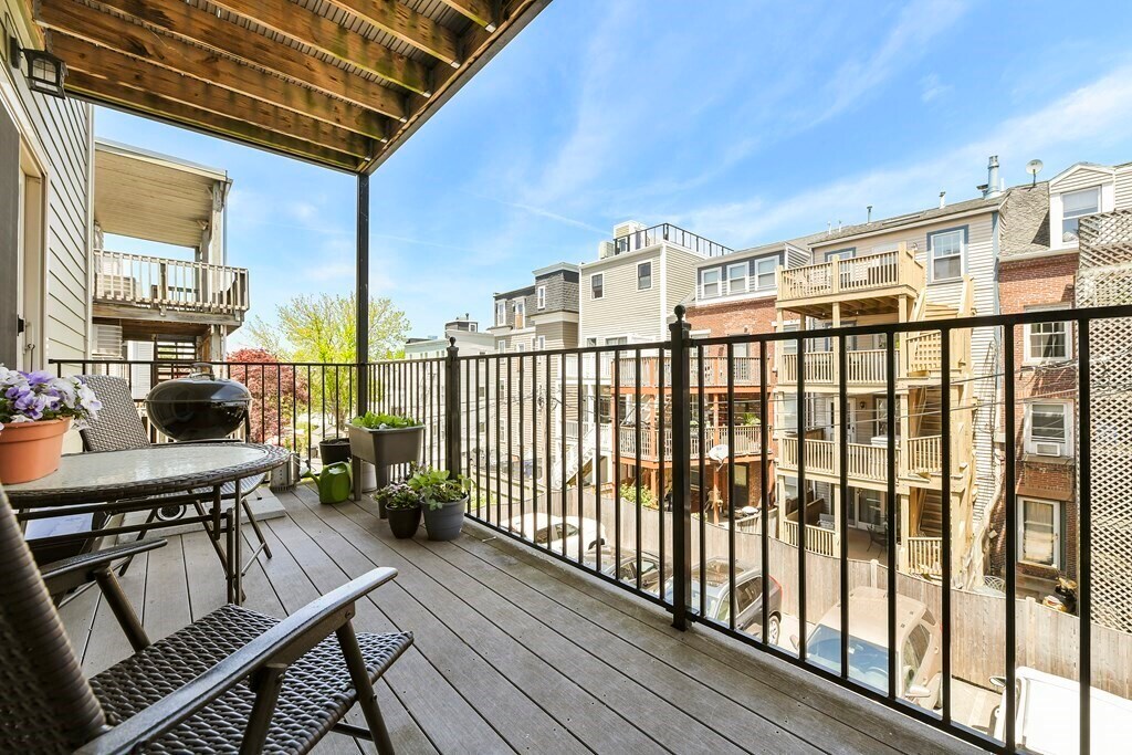 Building Photo - 261 Athens St