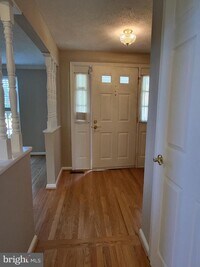 Building Photo - 805 Cattail Ln NE