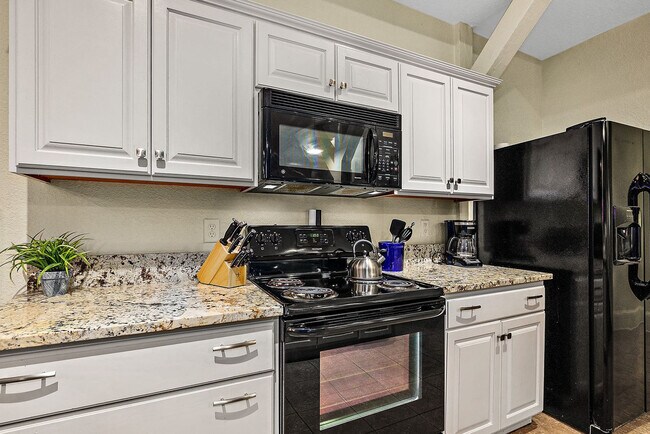 Building Photo - 92 Washington St