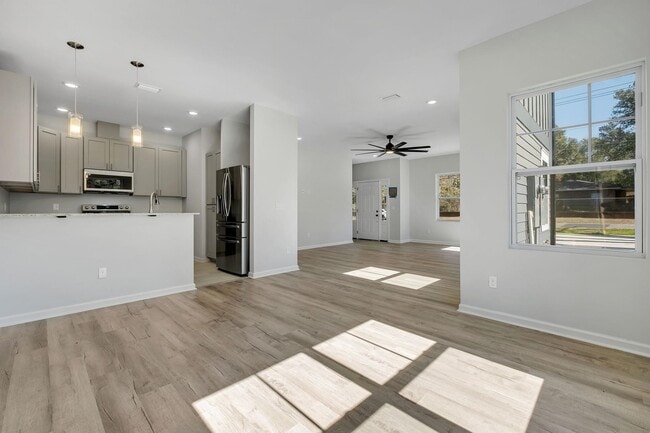 Building Photo - 2022 Trimble Rd