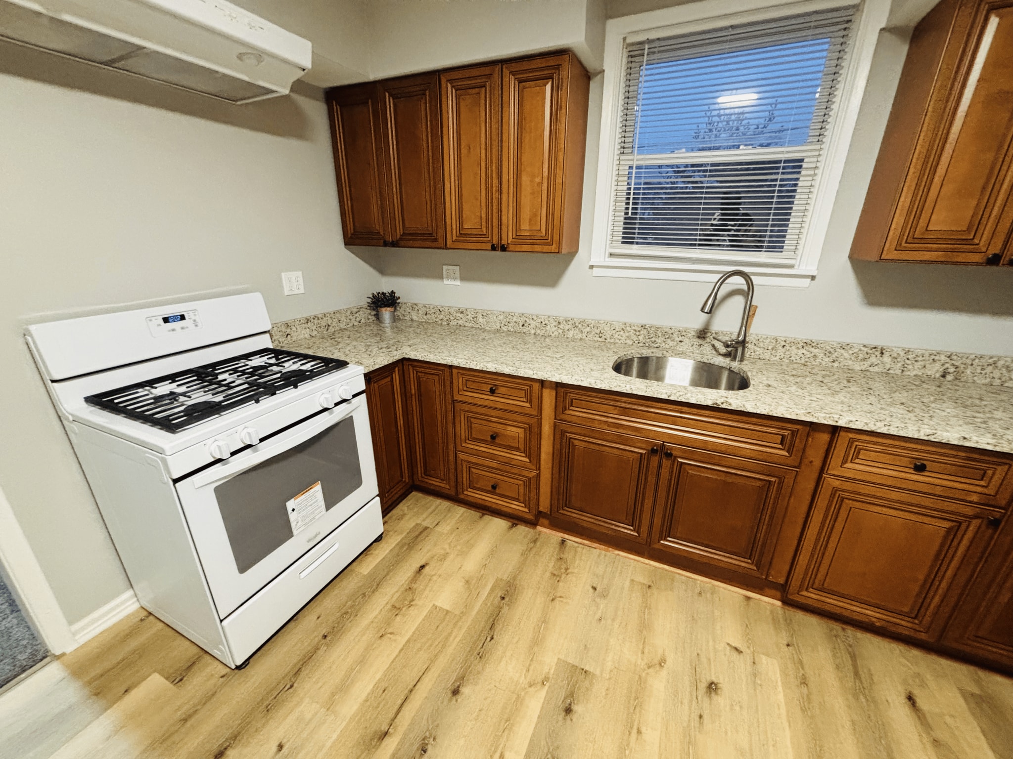 Building Photo - 2315 E End Ave