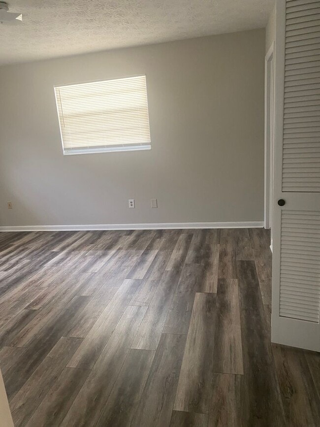 Building Photo - Residential