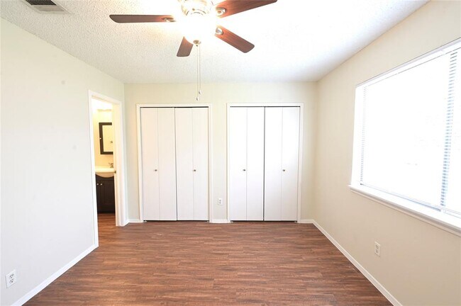 Building Photo - 1901 Rainy Meadows Dr