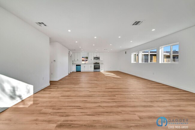 Building Photo - 11845 Hamlin St