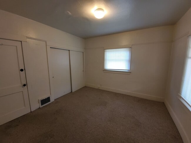 Building Photo - *Move In Special, Free Month of Rent! (See ad for details)*5 Bedroom House on OSU Campus!