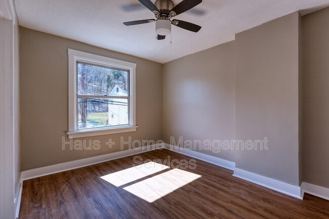 Building Photo - 68 Dewey St