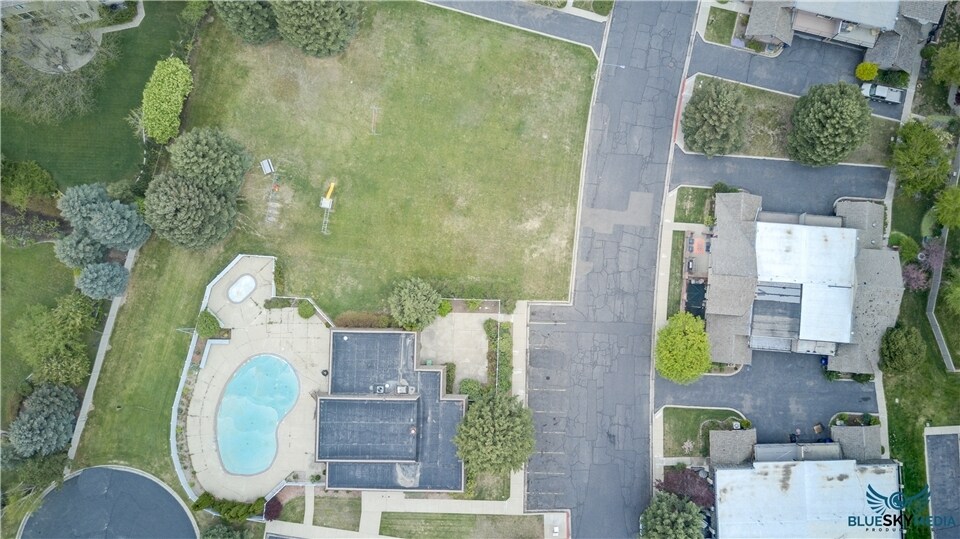 Building Photo - 3440 Brookside Dr.