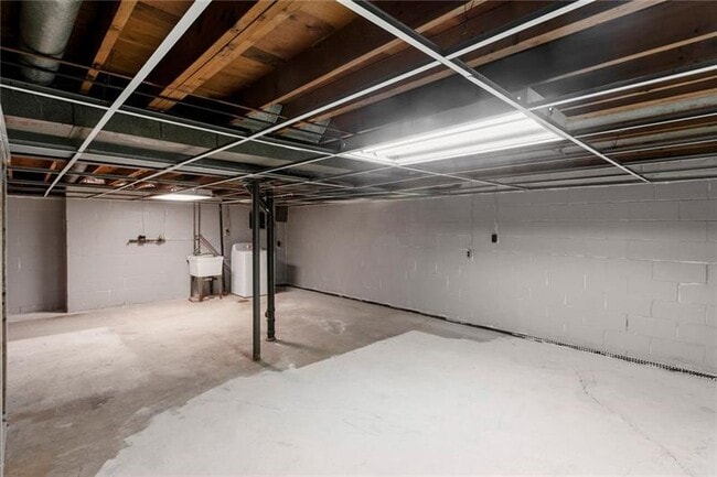 Building Photo - 310 Enright Ct