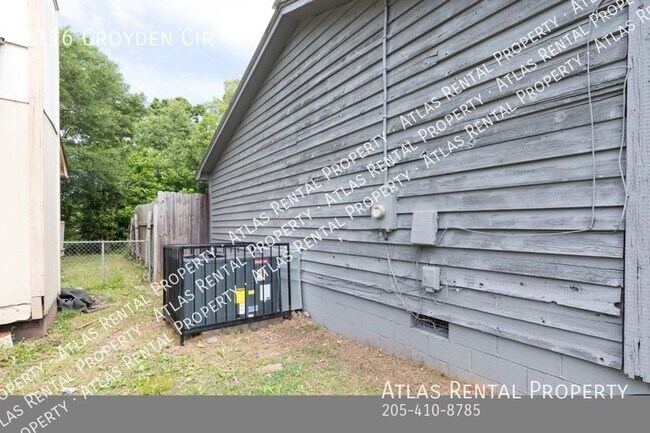 Building Photo - 1116 Croyden Cir