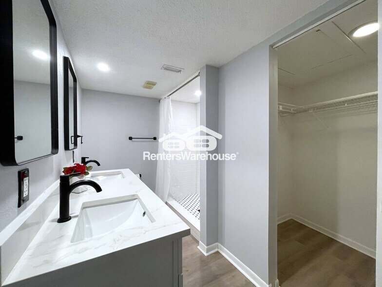 Building Photo - 300 S Florida Ave