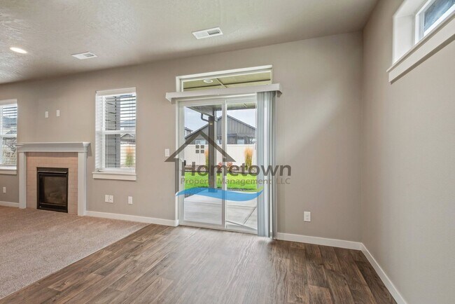Building Photo - 3 Bedroom 2 Bath Home with 2-Car Attached ...
