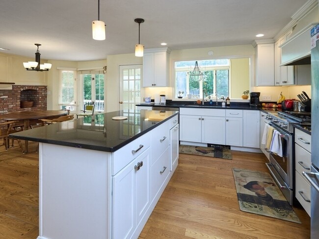 Building Photo - 8 Kalamat Farms Cir