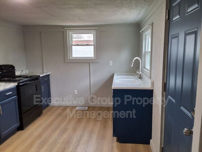 Building Photo - 1548 Hargan St