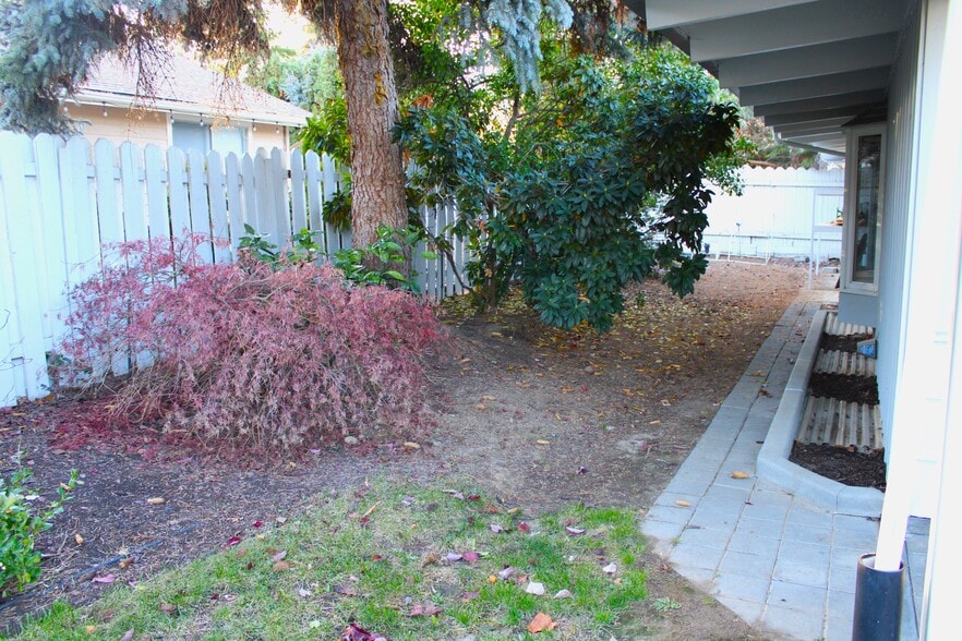 Building Photo - 1219 1st St