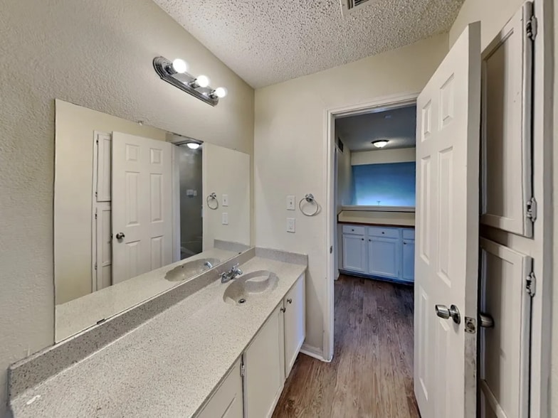 Building Photo - 4110 Devon Ct