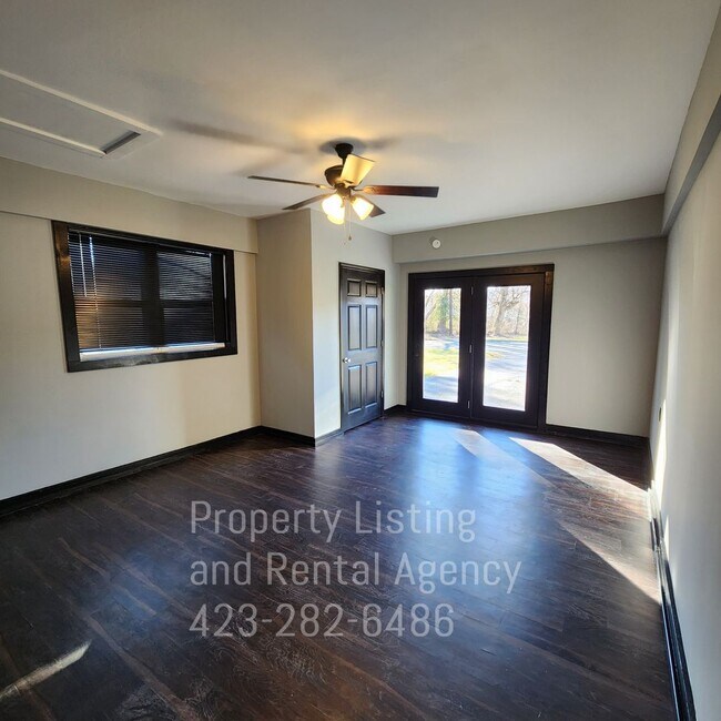 Building Photo - One story home, Elizabethton, 4 Bedrooms